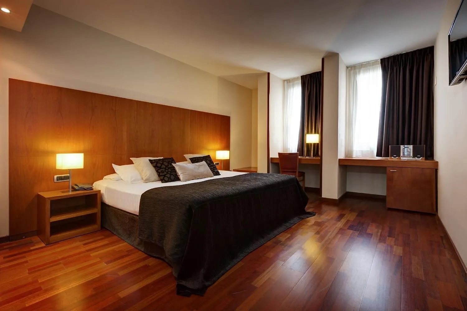 Acevi Villarroel Barcelona Hotel