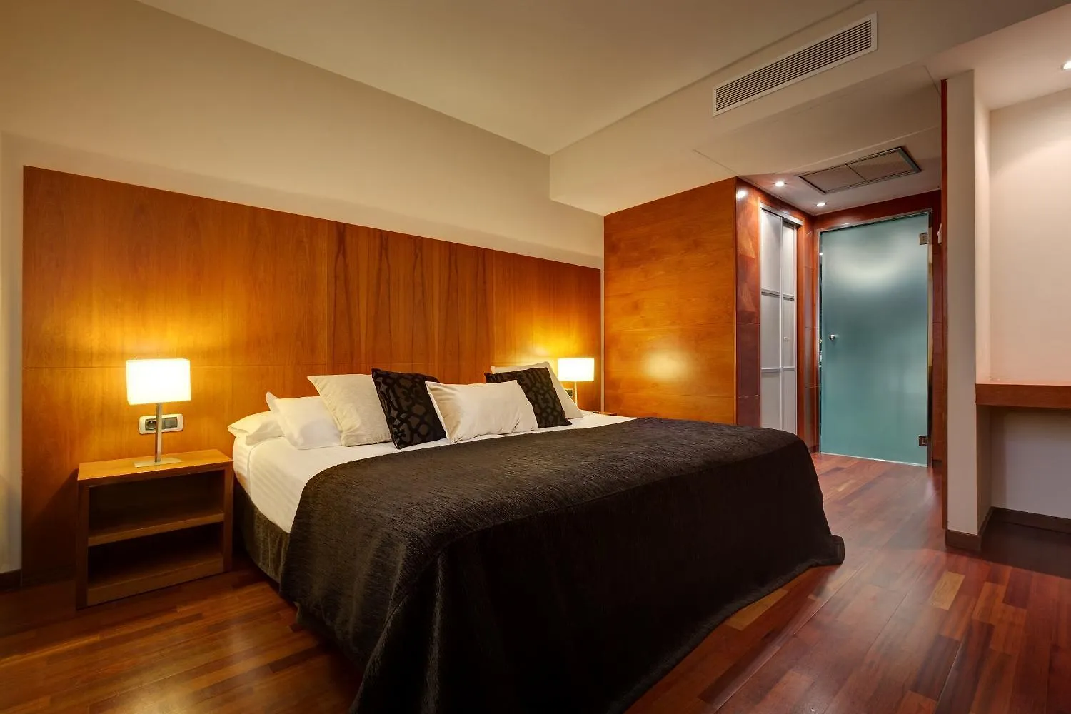 Acevi Villarroel Barcelona Hotel